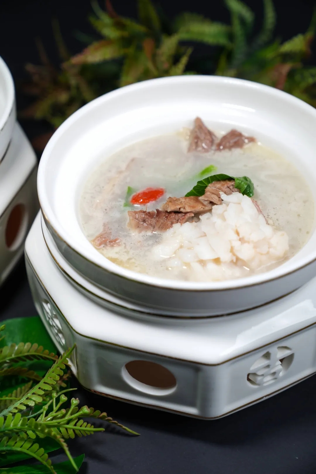 绿水青山鱼羊鲜