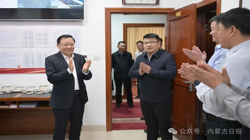 王伟中到自治区党委总值班室检查工作并看望慰问值班值守工作人员